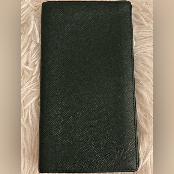 LOUIS VUITTON Long Wallet Taiga Porte Carte Credit⭐️Always Authentic - Picture 1 of 9